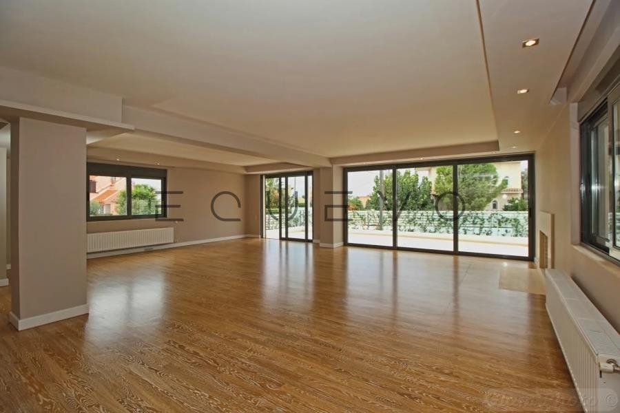 (For Sale) Residential Detached house || East Attica/Vari-Varkiza - 432 Sq.m, 5 Bedrooms, 1.300.000€ 