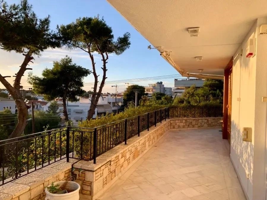 (For Sale) Residential Detached house || East Attica/Vouliagmeni - 400 Sq.m, 6 Bedrooms, 2.000.000€ 