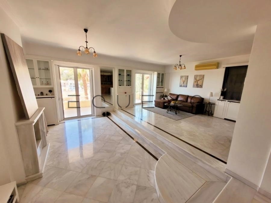 (For Sale) Residential Villa || East Attica/Voula - 370 Sq.m, 4 Bedrooms, 880.000€ 